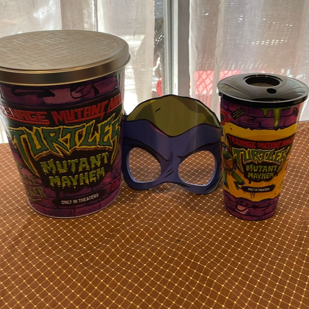 Teenage Mutant Ninja Turtle Mayhem Popcorn Tin With Sewer Lid, Cup and Mask